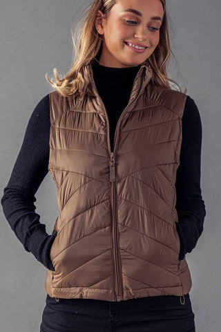 QUILTED CHEVRON DESIGN PUFFER VEST: COCOA